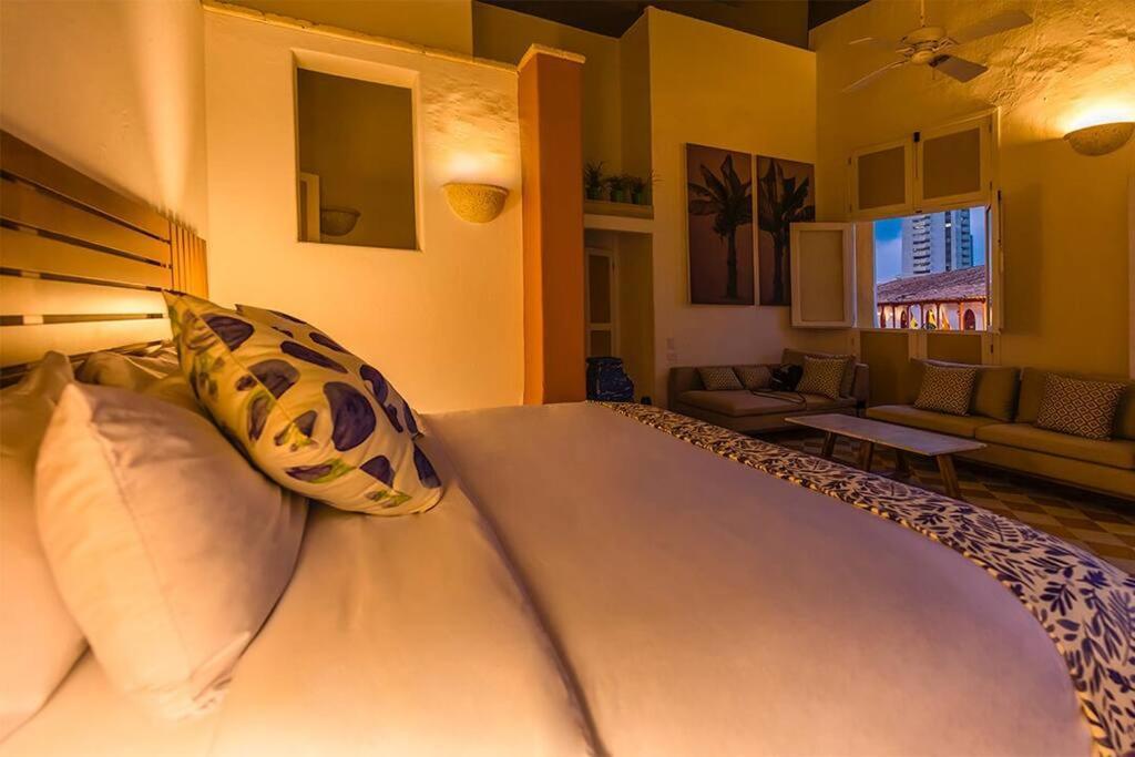 Casa En La Mejor Plaza De La Ciudad Vieja Apartamento